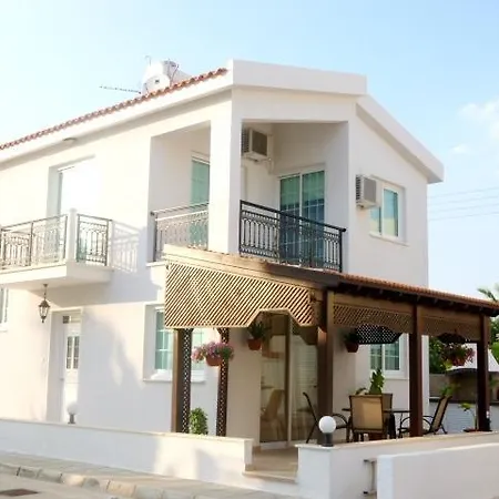 Philippou & Apartment Larnaca