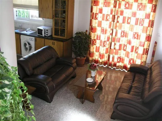 Philippou & アパート