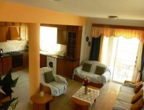 アパート Philippou & *