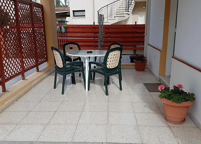 Philippou & * ラルナカ