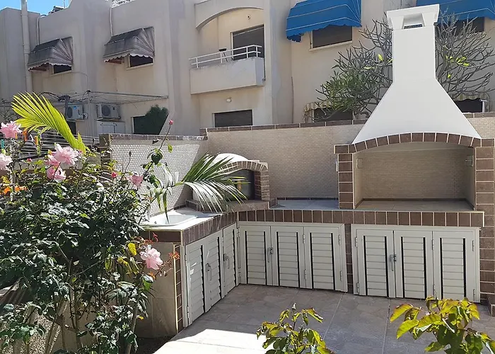 アパート Philippou & *